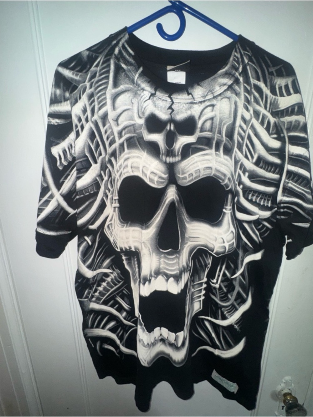 Rare Liquid Blue Vintage Black Skull Graphic Tee - Men